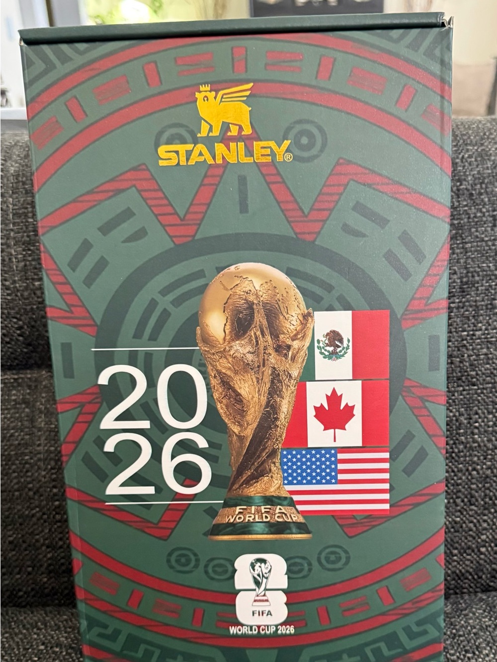 Stanley Quencher H2.0 Tumbler - Green and Red Patterned Box